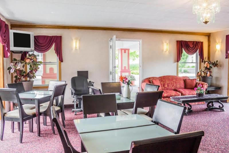 Rodeway Inn Mystic Exterior photo