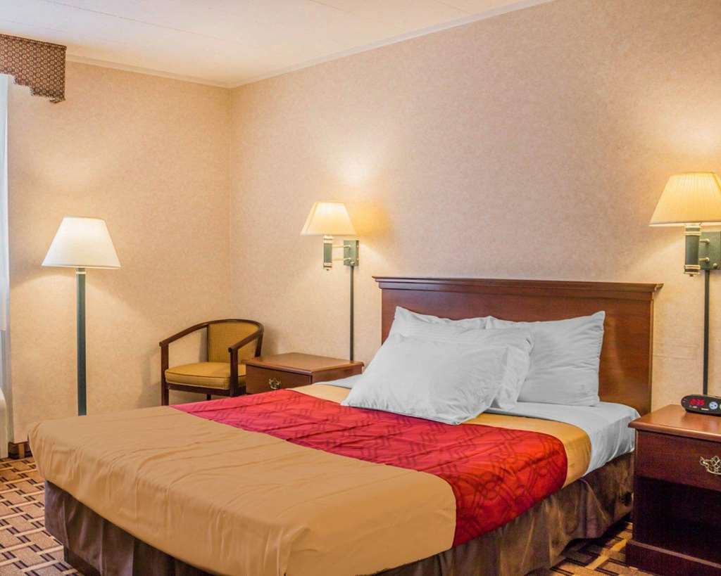 Rodeway Inn Mystic Room photo